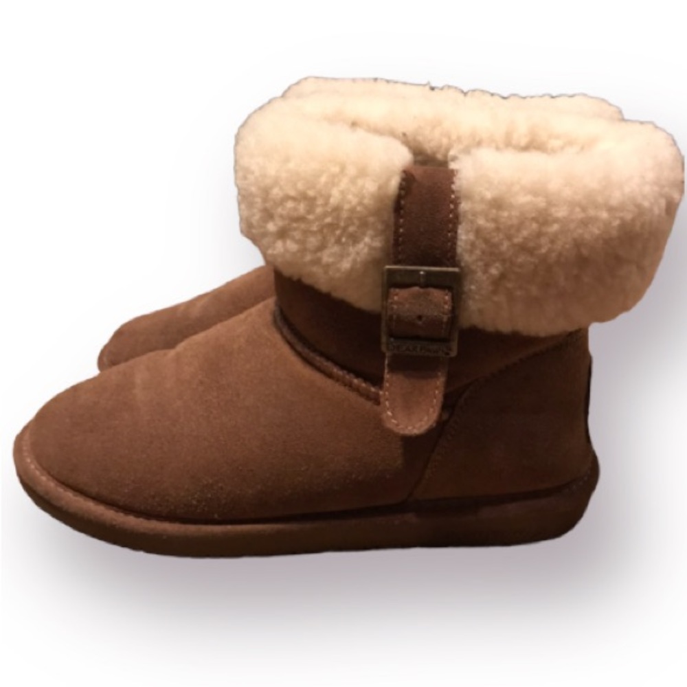 BEARPAW Ankle boots with faux fur lining.